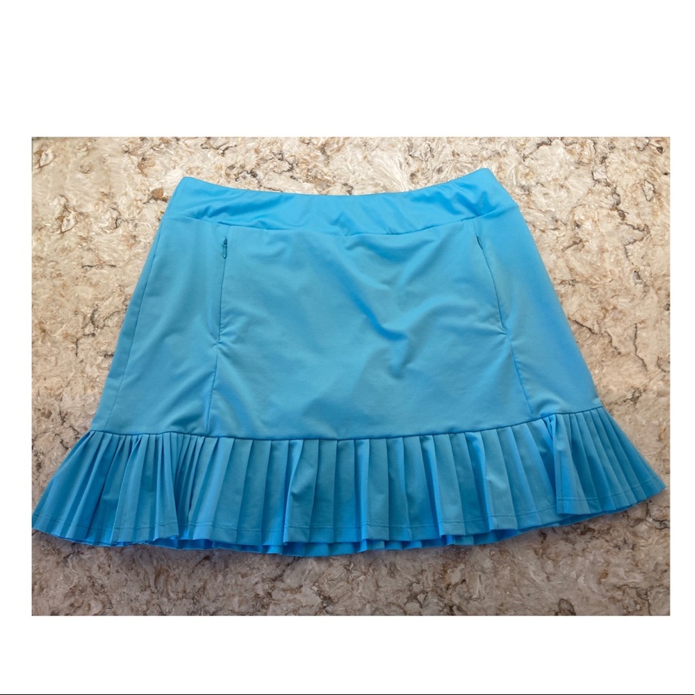 Tail golf or tennis skirt with pleats size large